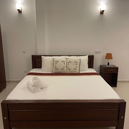 Mihira Gedara Apartments Unawatuna Bagian luar foto