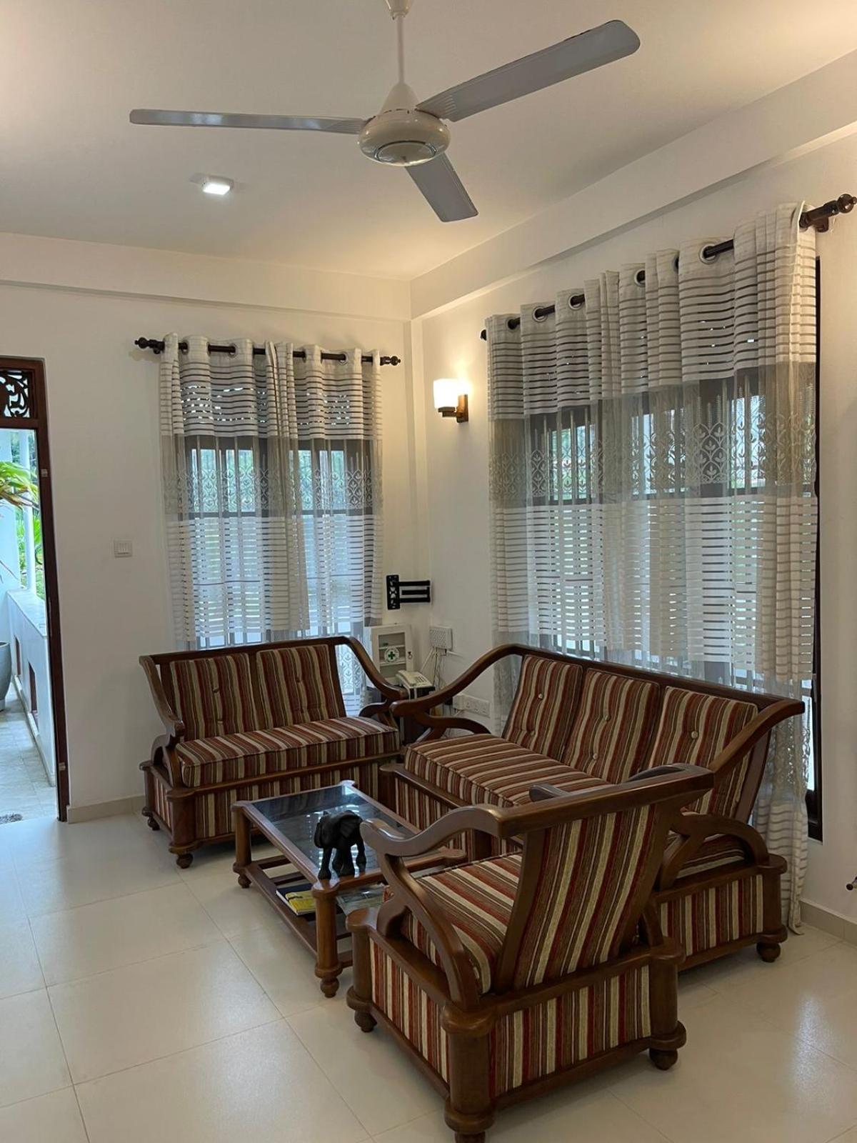 Mihira Gedara Apartments Unawatuna Bagian luar foto