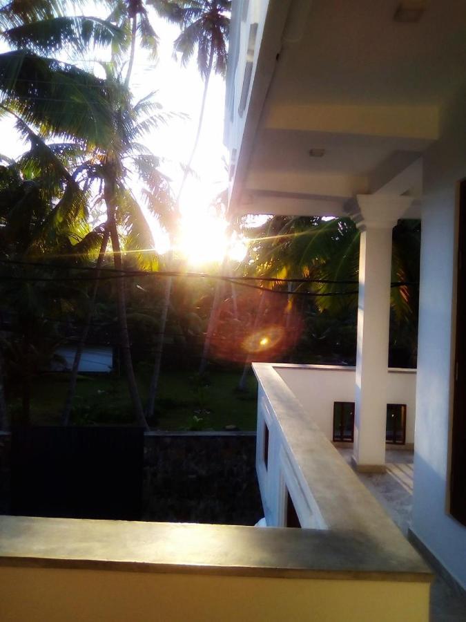 Mihira Gedara Apartments Unawatuna Bagian luar foto